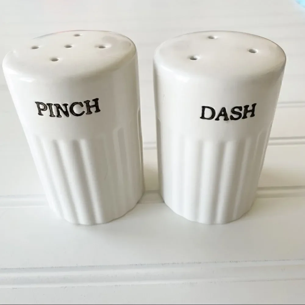 Primitives by Kathy “Pinch & Dash” Farmhouse Salt & Pepper Shaker Set